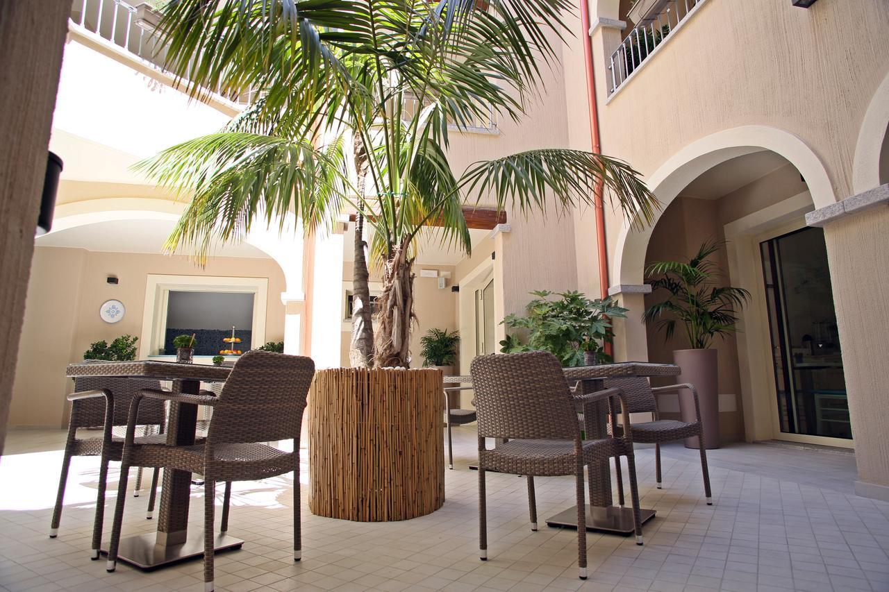 Hotel Regina Simius Villasimius Kültér fotó